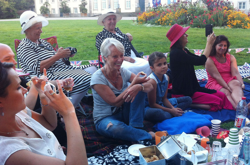 Very amused and british im Georgengarten
