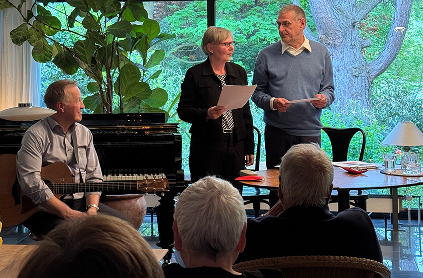 Launige Poesie im Wohnzimmer