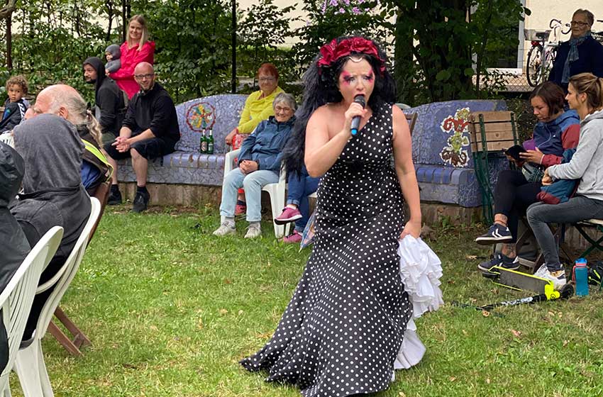 Musikduo Schneewittchen zeigt wilde Show