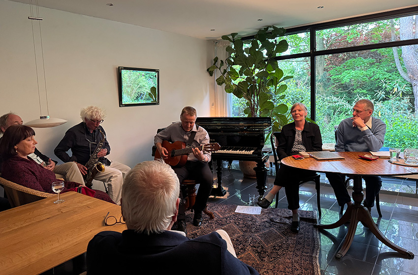 Launige Poesie im Wohnzimmer
